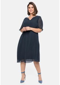 Große Größen Chiffonkleid mit Schmucksteinen am Ausschnitt Gr. 46 blau von sheego für Damen