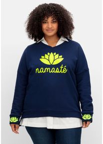 sheego loves miss goodlife Große Größen Sweatshirt mit V-Ausschnitt und Yoga-Frontdruck Gr. 44 blau von sheego für Damen