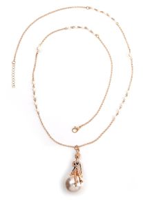 Damen Lange Kette "Mailo", gold, Basic, Collezione Alessandro, Metall, Halsketten, Frau mit Perlenkette