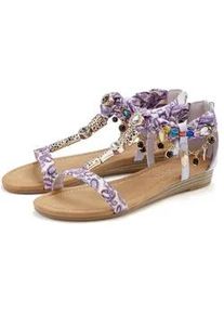 Sandale Lascana "Sommerschuh, Sandalette", Damen, Gr. 41, lila, Obermaterial: 50% Lederimitat, 50% Textilmaterial. Decksohle: 100% Lederimitat. Futter: 100% Lederimitat. Laufsohle: 100% Synthetik, mehrfarbig, Schuhe Riemchensandale Sandalette, mit Schmuckkettchen und Schmucksteinen im Festival-Look VEGAN