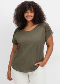 sheego Große Größen V-Shirt mit Spitzen-Besatz, oliv, Größe 40 - Damen
