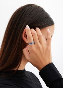 bonprix Ring veredelt mit Glaskristallsteinen, silber, Gr.17, Charismatischer Ring mit Glaskristallsteinen im Baguette-Schliff, aus Messing