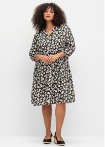 sheego Gro&szlig;e Gr&ouml;&szlig;en Blumenkleid mit stufigem Rock, schwarz-wei&szlig;-gemustert, Gr&ouml;&szlig;e 50 - Damen