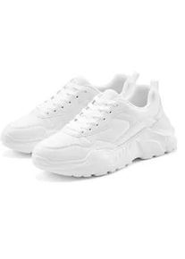 Sneaker Lascana "Turnschuhe", Damen, Gr. 43, wei&szlig;, Obermaterial: 50% Lederimitat, 50% Textilmaterial. Decksohle: 100% Textilmaterial. Futter: 100% Textilmaterial. Laufsohle: 100% Synthetik, unifarben, Basic, Schuhe Modernsneaker Sneaker low, Halbschuh, Sportschuh, leichte Chunky Sohle, weiche Innensohle VEGAN