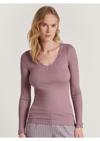 Langarmshirt Calida "Richesse Lace", Damen, Gr. L (48/50), lila (elderberry), Feinripp, Obermaterial: 70% Schurwolle, 30% Seide, unifarben, bequem h&uuml;ftbedeckend, tiefer V-Ausschnitt, Spitzenkante, Shirts Langarmshirt, feine Spitze, lang&auml;rmelig, Feinripp, elastisch, atmungsaktiv