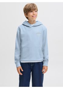 Jack & Jones Kapuzensweatshirt JACK & JONES JUNIOR "JJEBRANDES BACKP RELAXED SWEAT H SN JNR", Jungen, Gr. 140, blau (chambray blau), angeraute Sweatware, Obermaterial: 60% Baumwolle, 40% Polyester, bedruckt, relaxed fit normal, Rundhals, Rippb&uuml;ndchen, Sweatshirts Kapuzensweatshirt, Baumwollmischung, relaxed fit