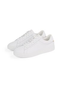Plateausneaker Tommy Hilfiger "ESSENTIAL COURT SNEAKER", Damen, Gr. 36, wei&szlig;, Leder, Lederimitat, Schuhe Plateausneaker, Freizeitschuh, Halbschuh, Schn&uuml;rschuh mit Logoschriftzug