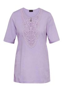Kurzarmshirt GOLDNER "Elegantes Jerseyshirt mit Rundhals", Damen, Gr. 54, lila (pastelllila), Obermaterial: 92% Baumwolle CO. 8% Elasthan EL., Tubular, Shirts Kurzarmshirt, Effektvolle H&auml;kelspitze