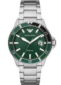 Diese Emporio Armani Diver Analoguhr f&uuml;r Herren ist der perfekte Zeitmesser zum Tragen oder als Geschenk. Es ist Silber 42 mm Runde Geh&auml;use kombiniert mit dem bequemen Silber Edelstahl Uhrenarmband wird sichergestellt, dass Sie diese atemberaubende Uhr ohne Kompromisse genie&szlig;en. Die Uhr wird von einem hochwertigen Quarzwerk angetrieben und ist bis zu 10 bar wasserdicht, so dass sie immer ticken wi