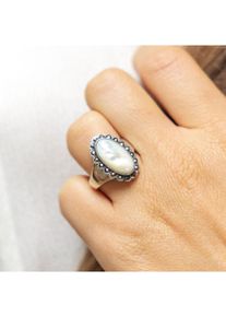 ZEEme Gemstones Ring Silber 925 oxydiert mit wei&szlig;em Perlmutt und 18 Markasit-Steinen