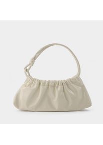 NANUSHKA Sac Valerie en Cuir Vegan Verni Cr&egrave;me