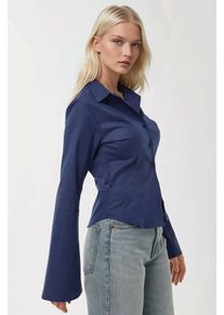 Tailliertes Langarmshirt