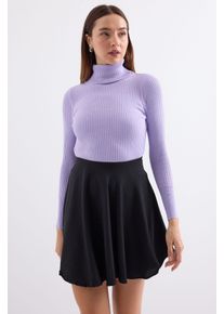 Strukturierter Rollkragen-Pullover in taillierter Form