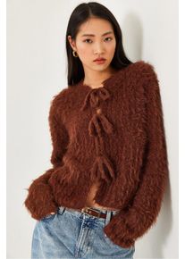 R&uuml;schiger, kurz geschnittener, gerippter Strickcardigan mit Schleifenverschluss