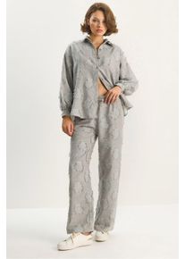 Besticktes Oversized Shirt und weite Hose Co-Ord Set