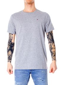 T-Shirt f&uuml;r M&auml;nner von der Marke Tommy Jeans. Diese Shirts von Tommy Jeans sind aus Bio-Baumwolle gefertigt und haben einen Slim Fit. Dabei handelt es sich um eine etwas schmalere Passform. Die weiche Baumwolle sorgt f&uuml;r einen optimalen Tragekomfort.