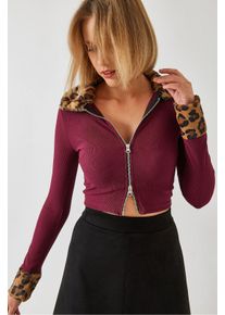 Taillierte cropped Kapuzenjacke mit Kunstpelz und Leopardenmuster