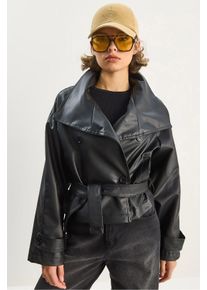 &Uuml;bergro&szlig;e Kunstlederjacke mit Knopfverschluss