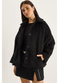 &Uuml;bergro&szlig;e Pl&uuml;schjacke mit Knopfverschluss