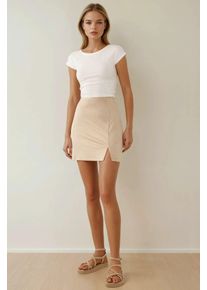Hochtaillierter Mini-Suede-Rock mit Schlitz